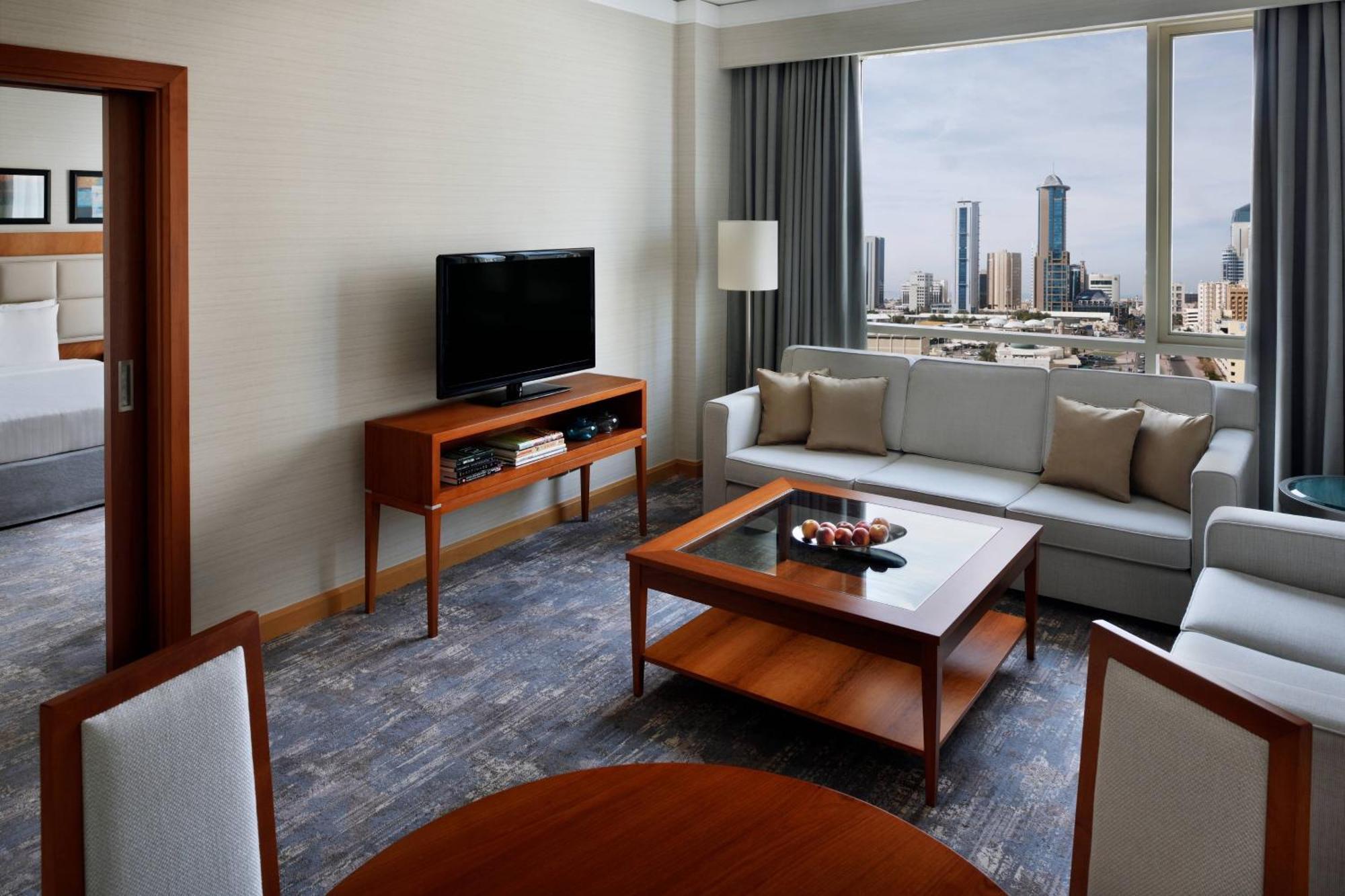 Courtyard By Marriott Кувейт Экстерьер фото