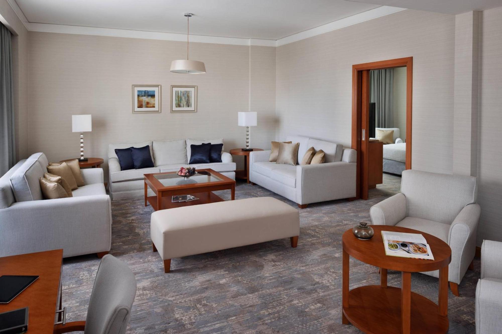 Courtyard By Marriott Кувейт Экстерьер фото