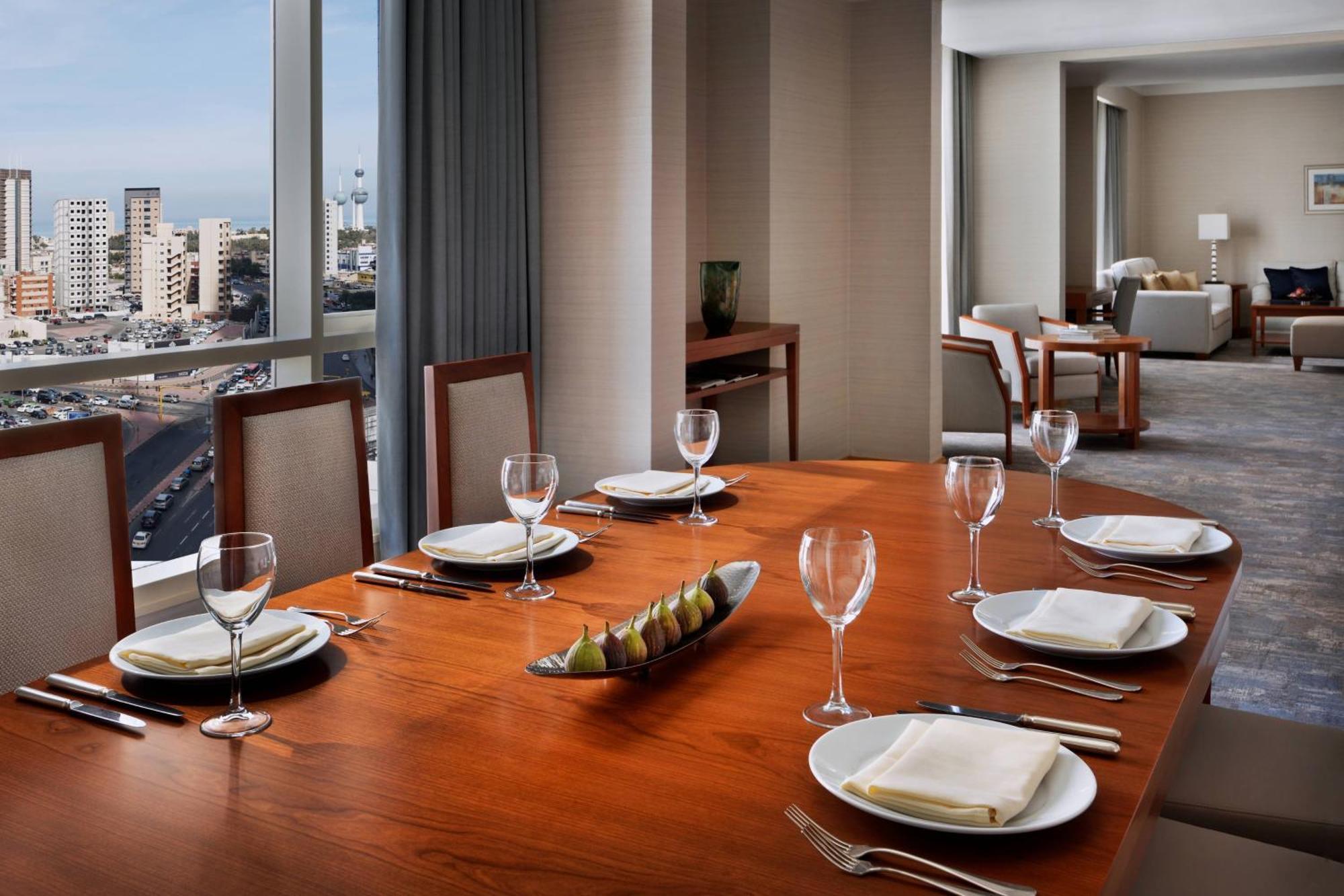 Courtyard By Marriott Кувейт Экстерьер фото