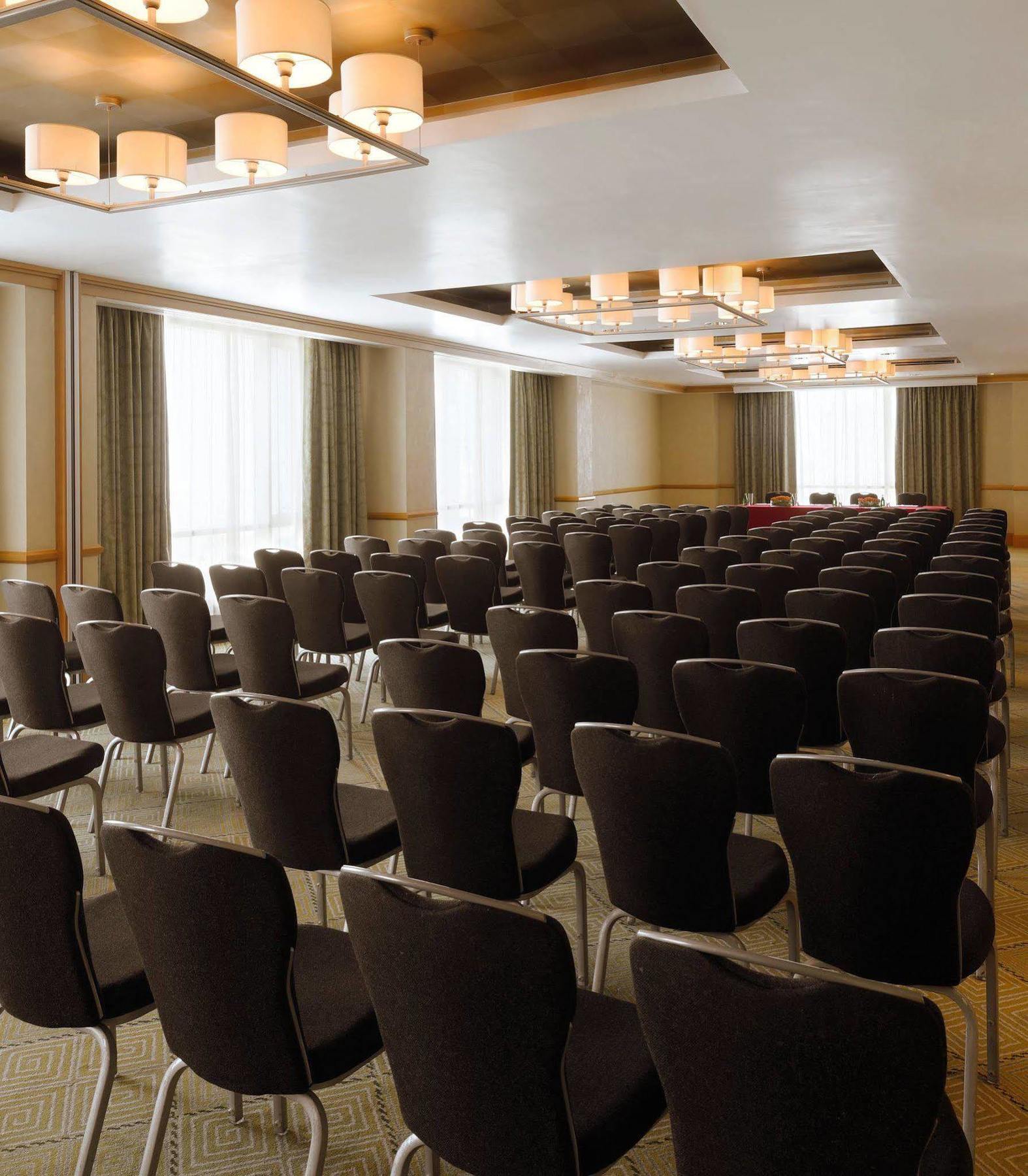 Courtyard By Marriott Кувейт Экстерьер фото